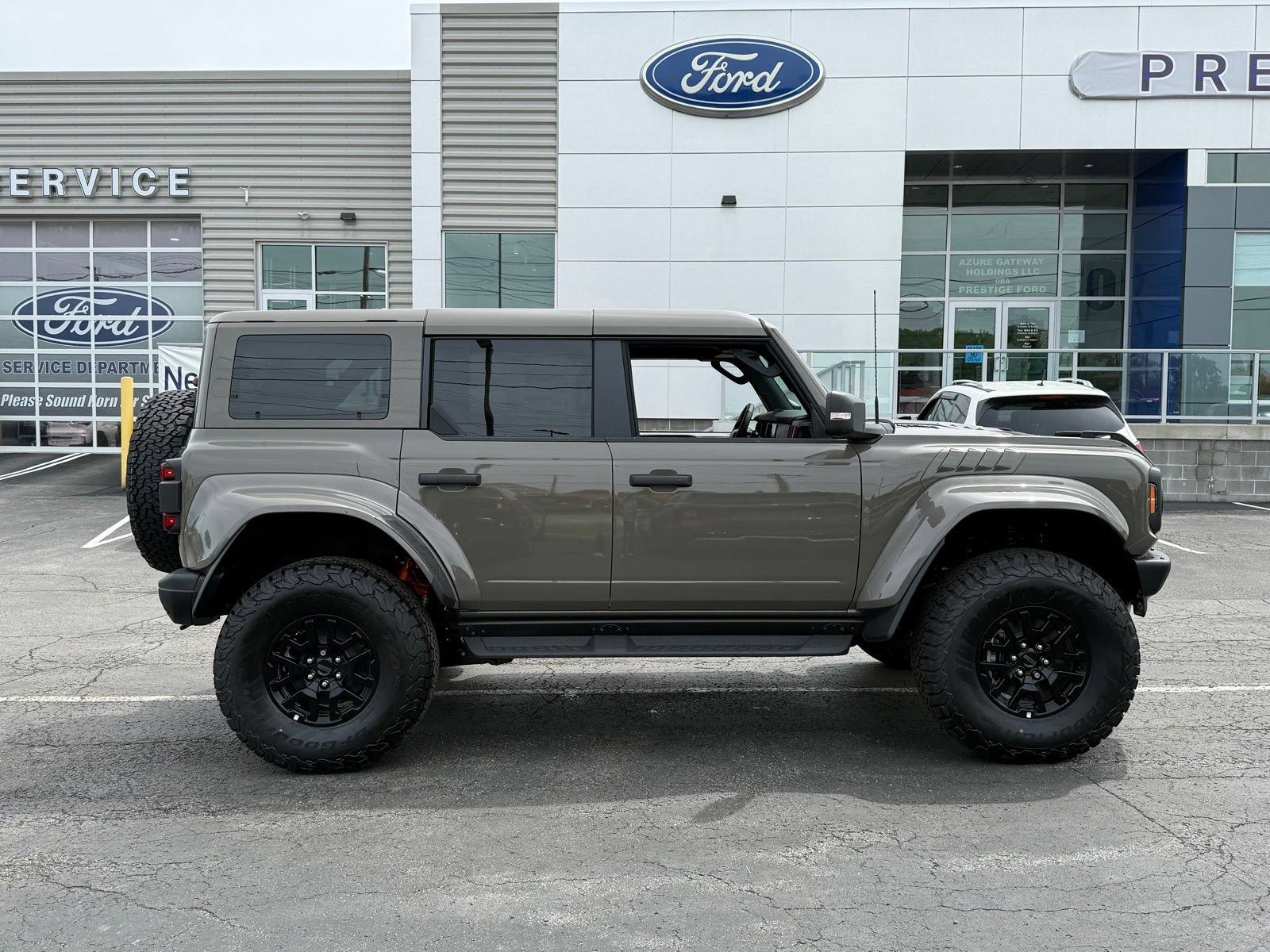 New 2026 Ford Bronco Raptor w/ Interior Carbon Fiber Pack AWD/4WD image 15