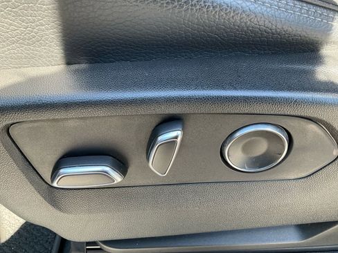 Used 2021 GMC Yukon XL Denali w/ Denali Premium Package image 30