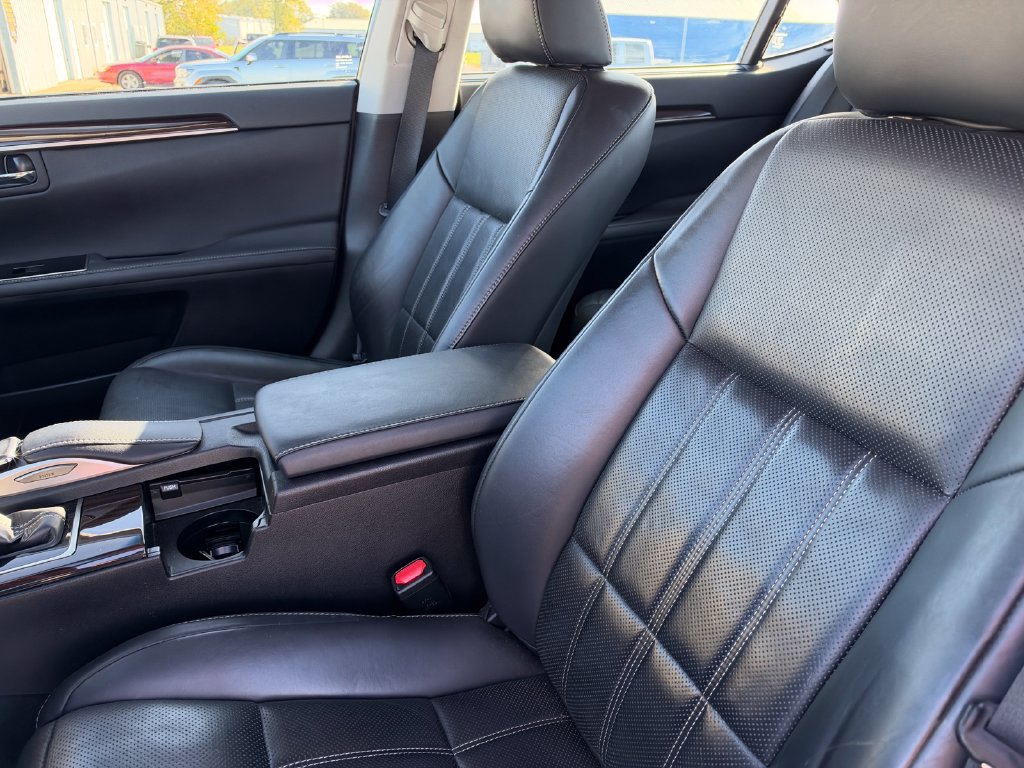 Used 2016 Lexus ES 350 w/ Ultra Luxury Package FWD image 10
