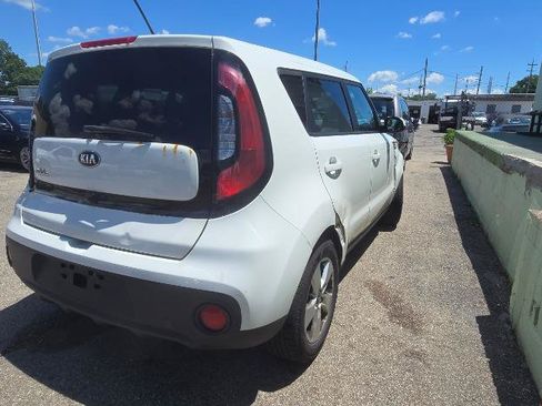 Used 2017 Kia Soul w/ Convenience Package FWD image 7