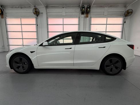 Used 2023 Tesla Model 3 Standard Range RWD image 2