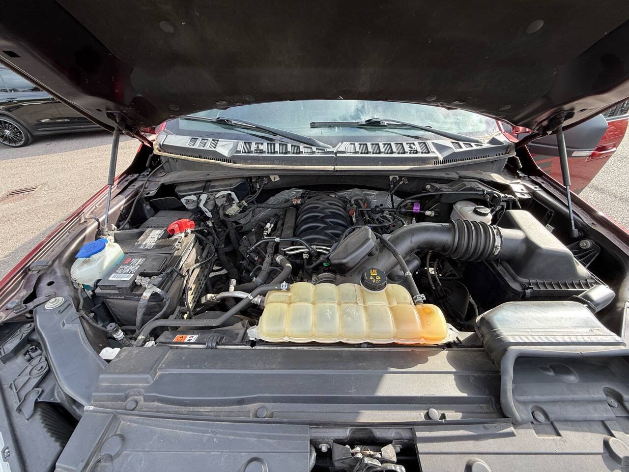 Used 2018 Ford F150 XLT w/ Equipment Group 302A Luxury AWD/4WD image 11