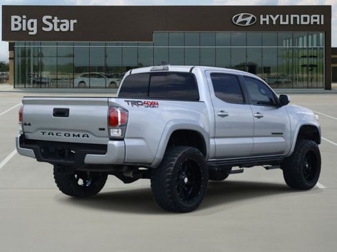 Used 2023 Toyota Tacoma TRD Sport AWD/4WD image 4