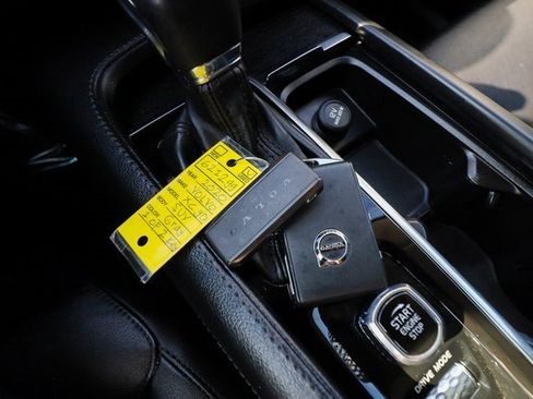 Used 2020 Volvo XC90 T5 Momentum w/ Protection Package image 9