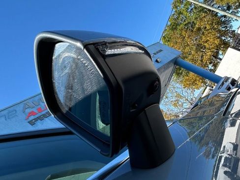 Used 2023 Volvo XC40 B5 Plus w/ Protection Package Premier image 31