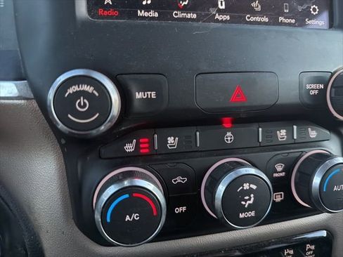 Used 2020 RAM 1500 Laramie image 30