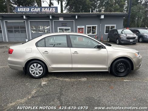 Used 2014 Volkswagen Jetta S image 9