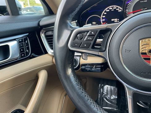 Used 2018 Porsche Panamera 4 image 27