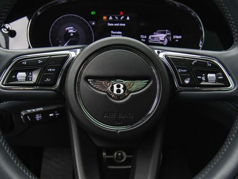 Used 2022 Bentley Bentayga image 37