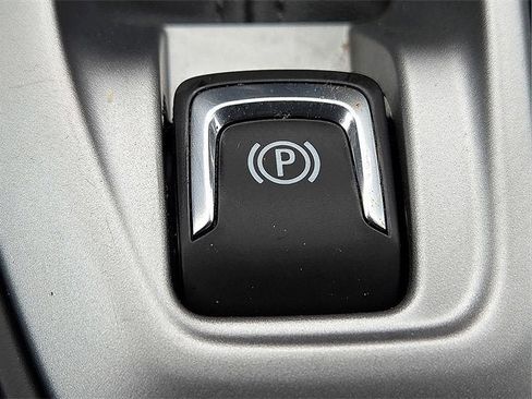 Certified 2025 Chevrolet Trax LS image 22