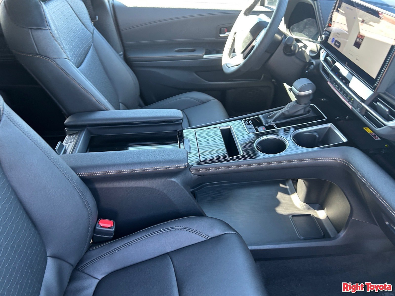 New 2026 Toyota Sienna XLE Woodland Edition AWD/4WD image 12