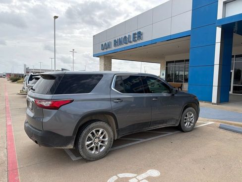 Used 2021 Chevrolet Traverse LS FWD image 2