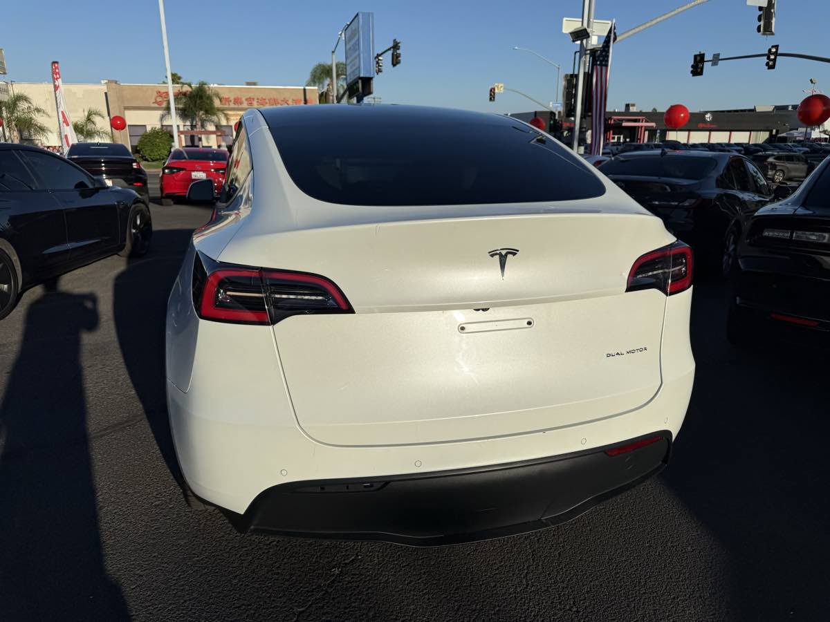 Used 2021 Tesla Model Y Long Range AWD/4WD image 3