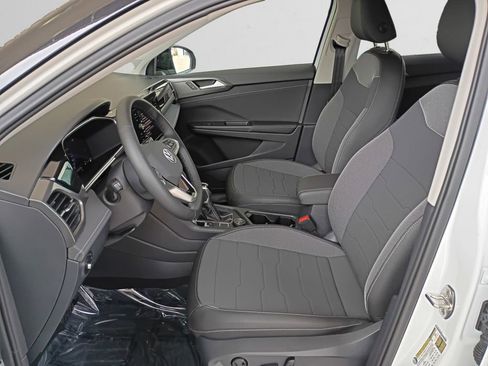 New 2025 Volkswagen Taos SE image 9