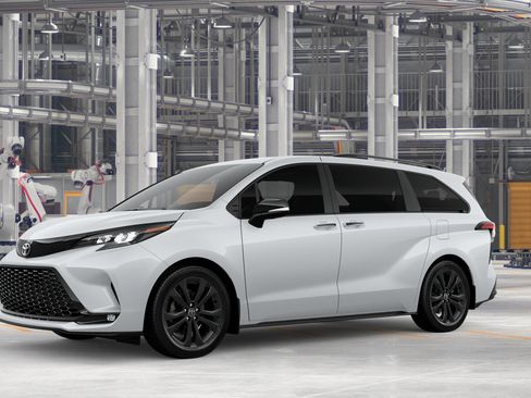 New 2026 Toyota Sienna XSE FWD image 4