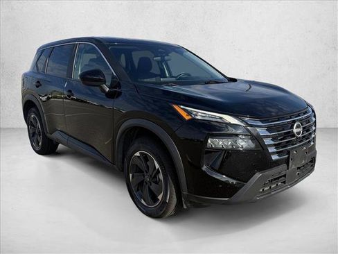 Used 2024 Nissan Rogue SV image 3