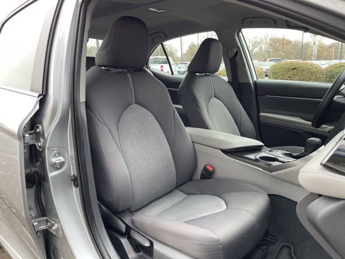 Used 2022 Toyota Camry LE image 31