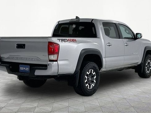 Used 2017 Toyota Tacoma TRD Off-Road w/ Premium & Technology Package image 6
