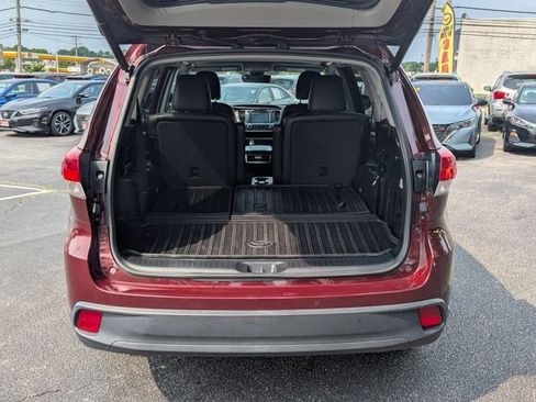 Used 2019 Toyota Highlander XLE AWD/4WD image 14