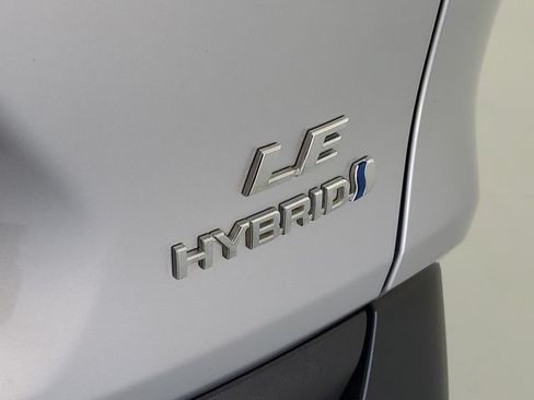 Used 2019 Toyota RAV4 LE w/ Carpet Mat Package AWD/4WD image 10