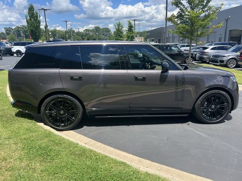 Used 2025 Land Rover Range Rover Long Wheelbase SE AWD/4WD image 8
