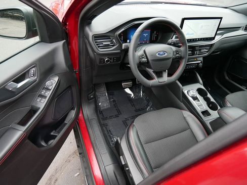 Used 2023 Ford Escape ST-Line w/ Tech Pack #1 AWD/4WD image 11