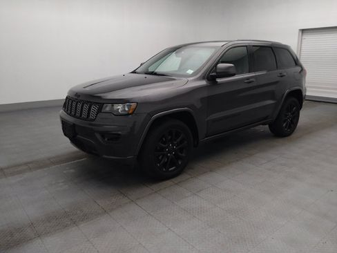 Used 2019 Jeep Grand Cherokee Altitude AWD/4WD image 2
