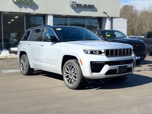 New 2026 Jeep Grand Cherokee Summit image 9