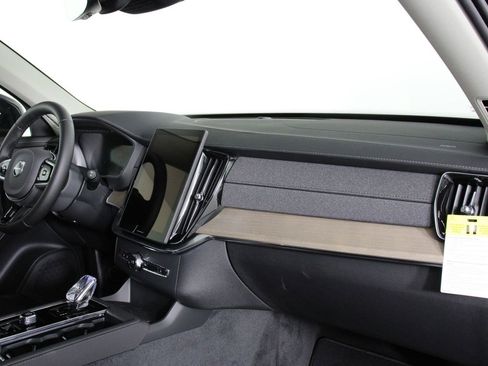 New 2026 Volvo XC90 B5 Core image 9