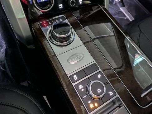 Used 2020 Land Rover Range Rover HSE image 13