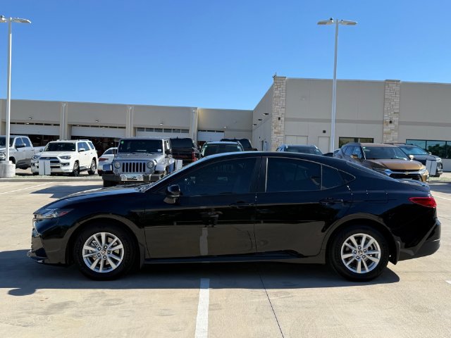 Used 2025 Toyota Camry LE FWD image 8