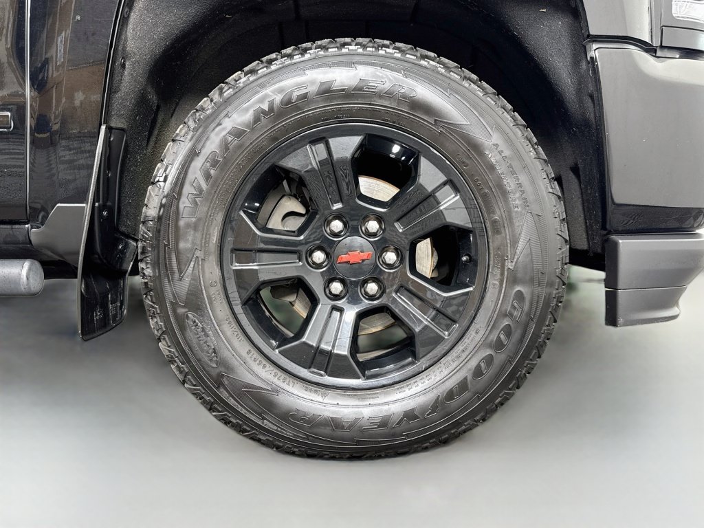 Used 2017 Chevrolet Silverado 1500 LTZ Z71 w/ LTZ Plus Package AWD/4WD image 9