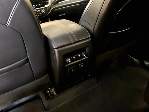 Used 2020 Chevrolet Traverse LT w/ LT Premium Package AWD/4WD image 29