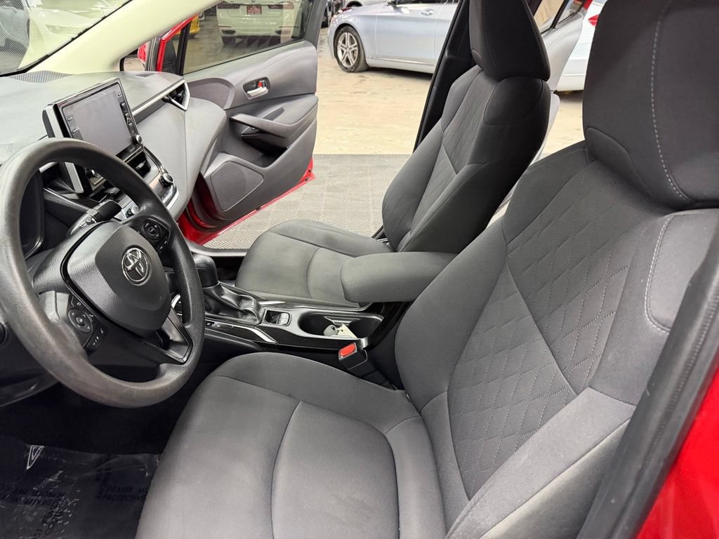 Used 2021 Toyota Corolla LE FWD image 32