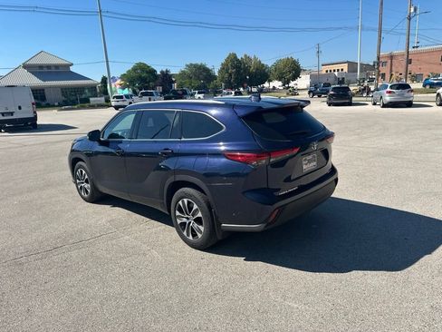 Used 2020 Toyota Highlander XLE AWD/4WD image 4