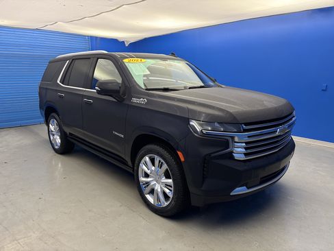 Used 2021 Chevrolet Tahoe High Country image 2