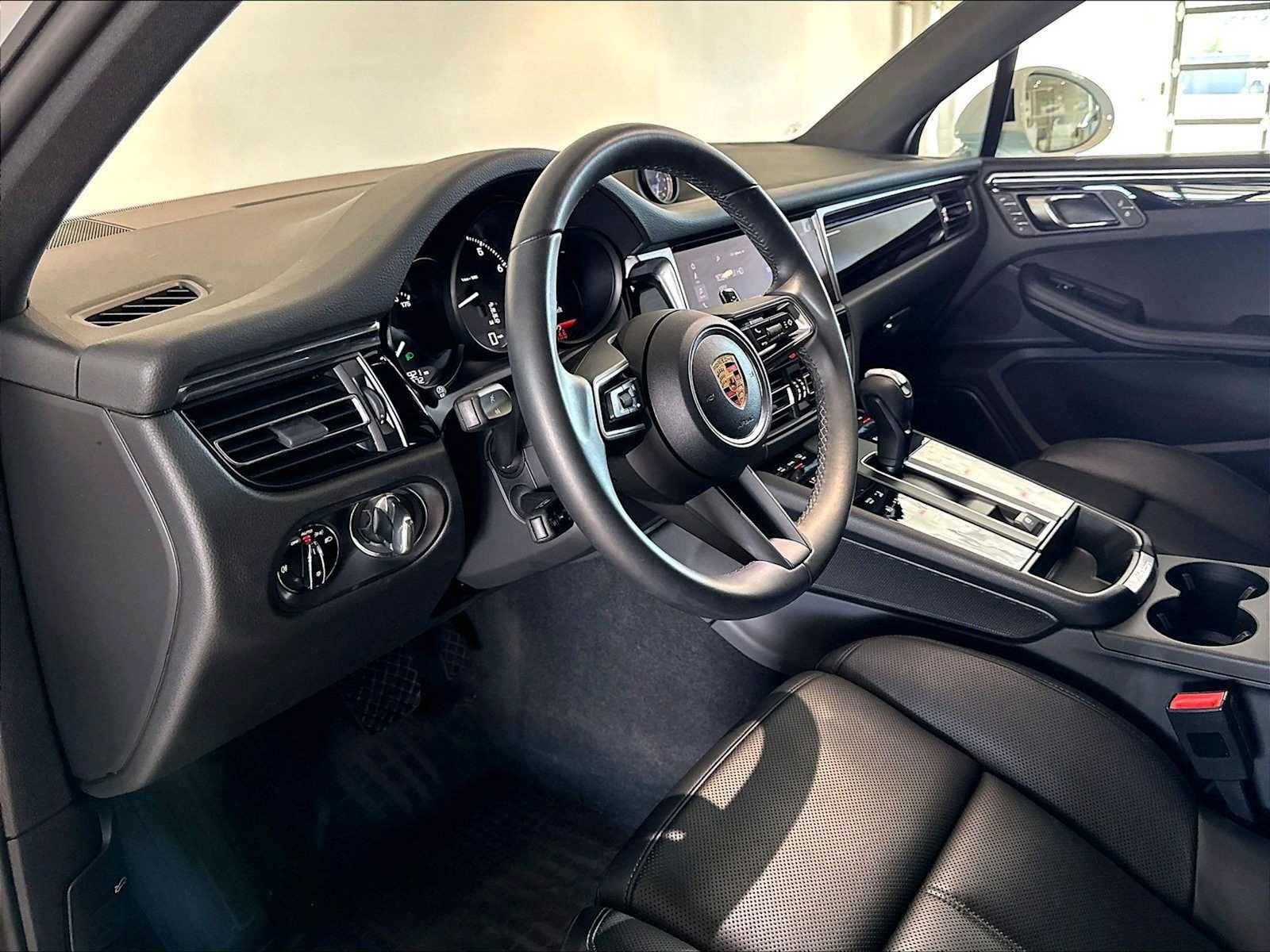 Used 2026 Porsche Macan AWD/4WD image 7