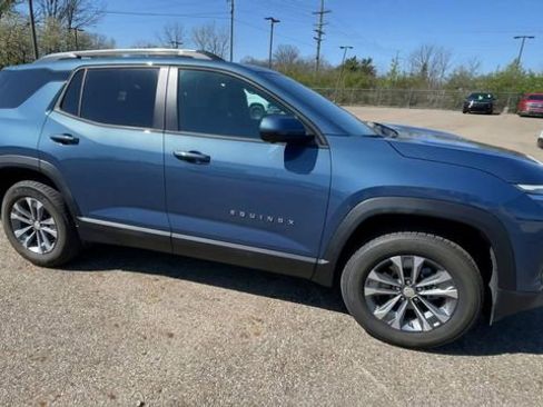 New 2026 Chevrolet Equinox LT w/ Convenience Package II AWD/4WD image 3