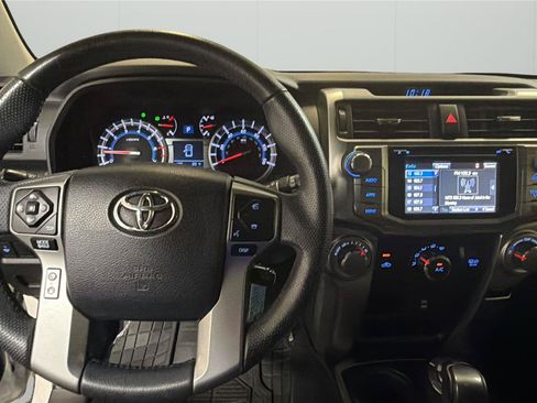 Used 2017 Toyota 4Runner SR5 AWD/4WD image 20