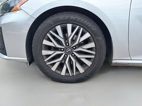 Used 2023 Nissan Altima 2.5 SV FWD image 32