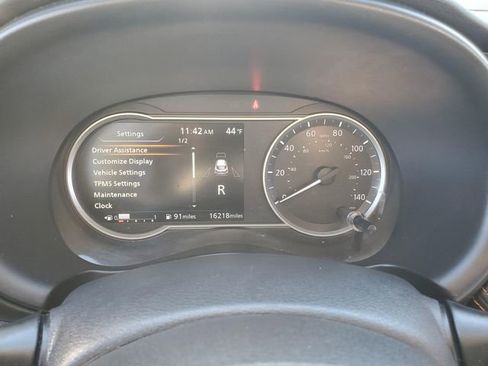 Used 2019 Nissan Kicks SR image 28