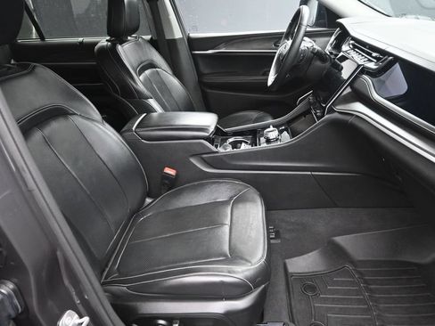 Used 2022 Jeep Grand Cherokee L Limited w/ Luxury Tech Group II AWD/4WD image 39