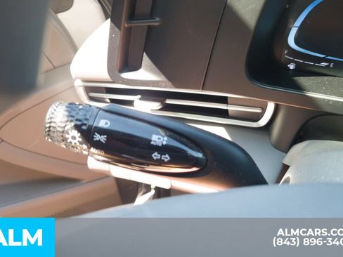 Used 2025 Hyundai Elantra SE FWD image 15