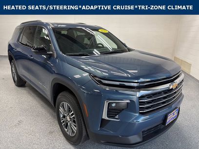 Used 2025 Chevrolet Traverse LT