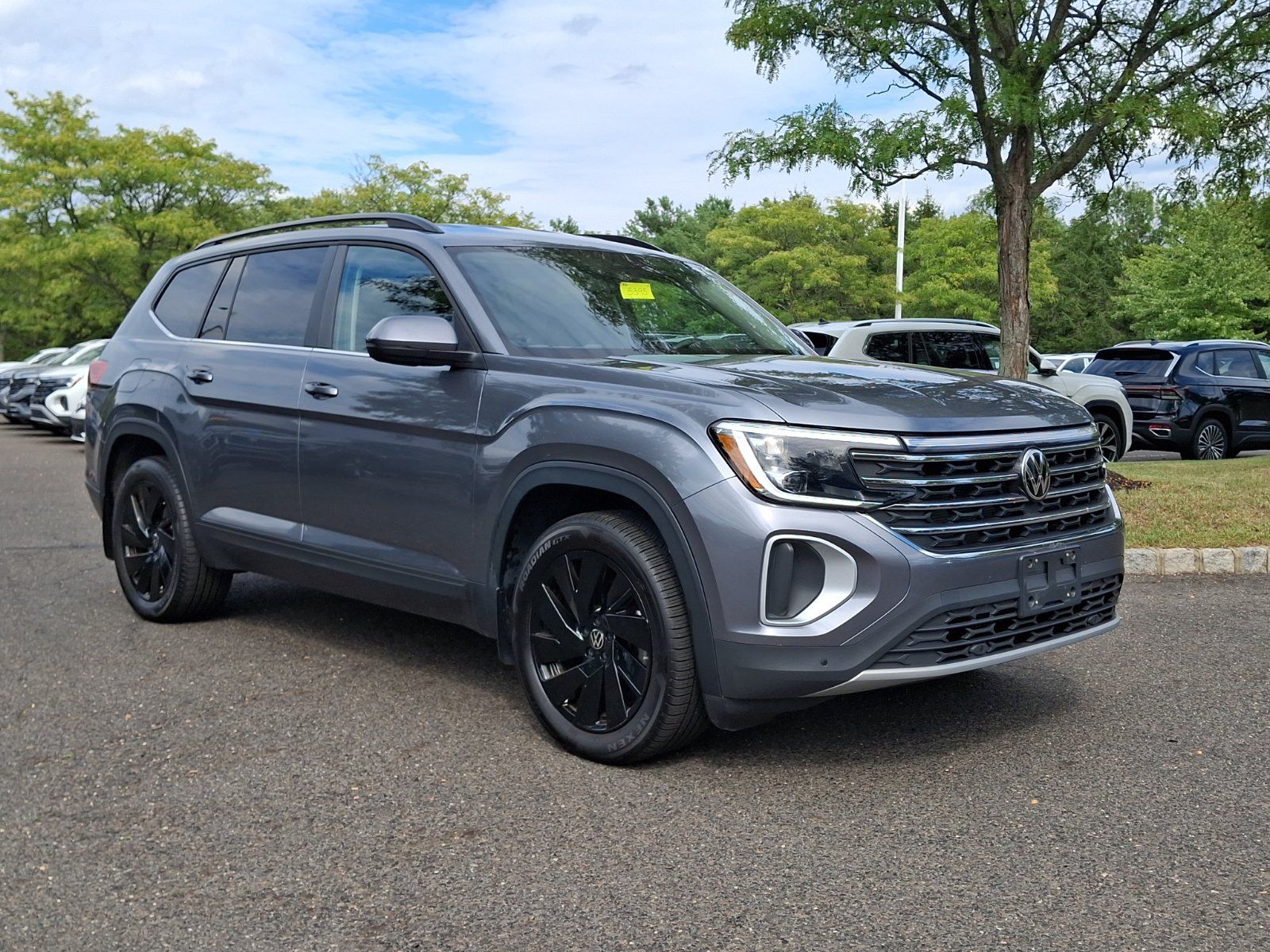 Certified 2024 Volkswagen Atlas SE AWD/4WD image 1
