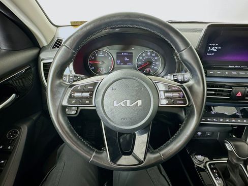 Certified 2023 Kia Seltos S w/ Navigation Package FWD image 11