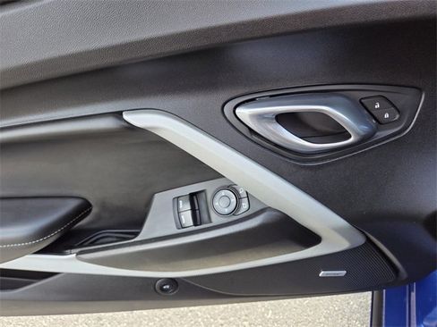 Certified 2021 Chevrolet Camaro LT w/ Technology Package image 17