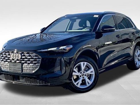 Used 2025 Audi Q5 Premium w/ Convenience Package image 2