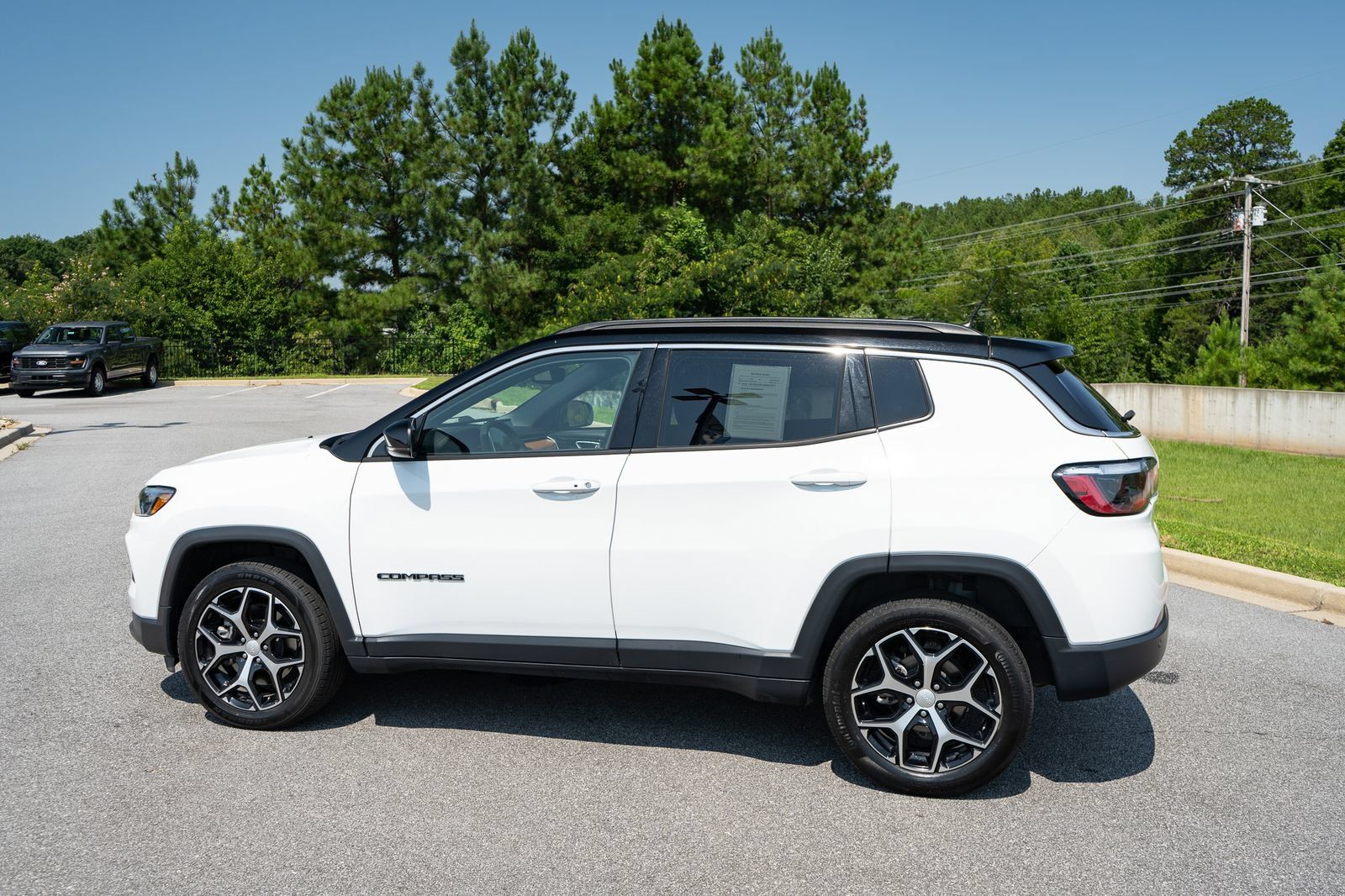 Used 2024 Jeep Compass Limited AWD/4WD image 7