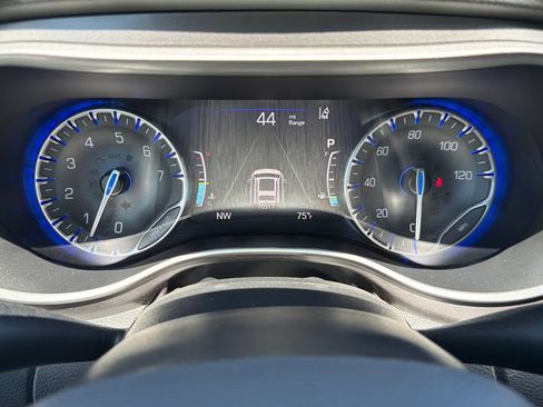 Used 2023 Chrysler Pacifica Touring-L FWD image 26